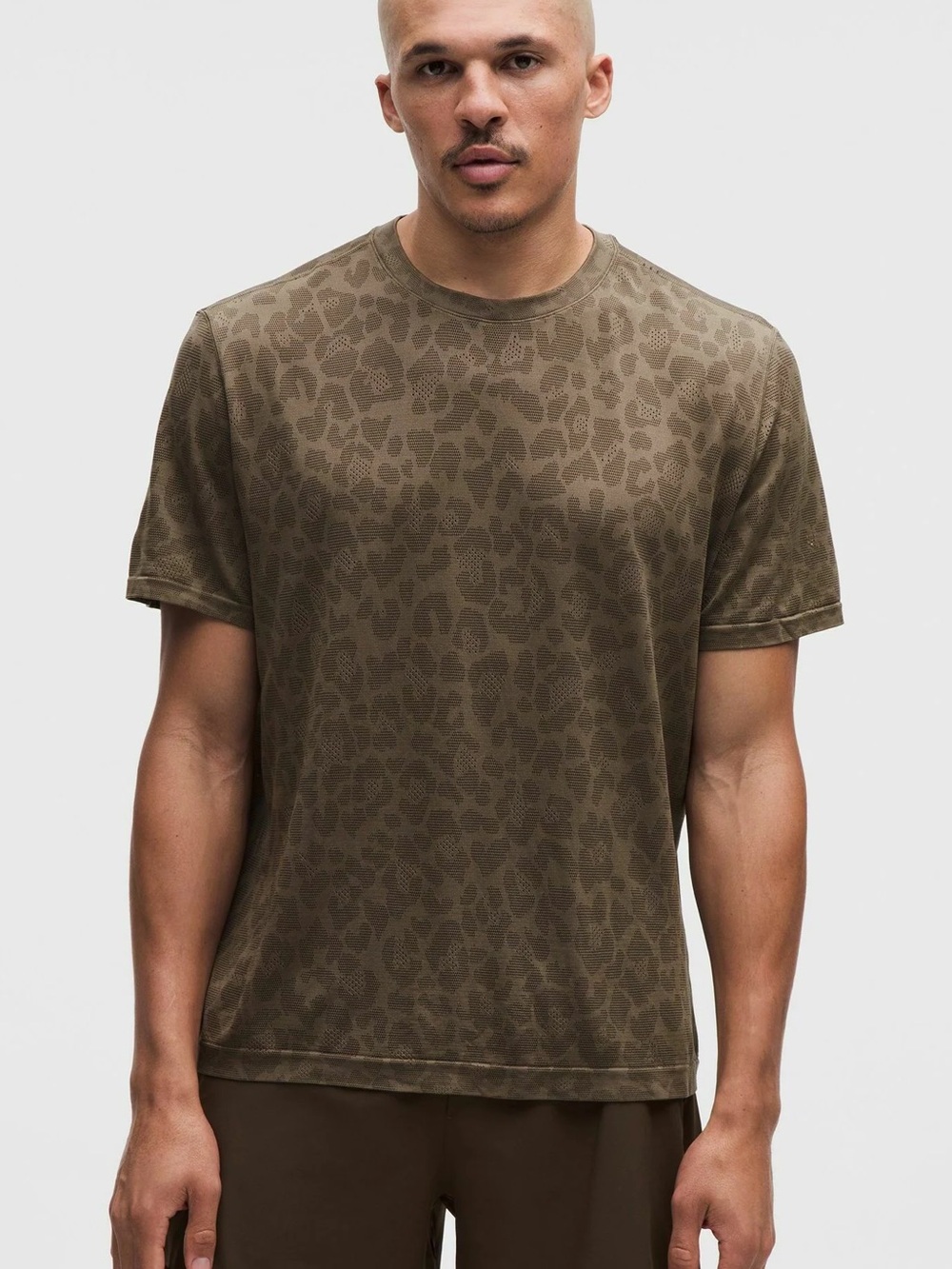 Men's lululemon Leopard Print metal vent tech T shirt olive green